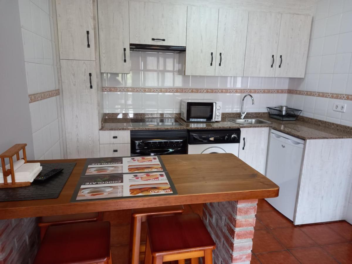 Apartamentos El Ardinal Аренас де Кабралес Екстериор снимка